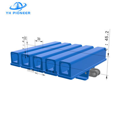 Bon prix Plaque de chaîne de convoyeur en acier au carbone avec pinces EPDM pour l'élévation et le tournage des bouteilles en ligne